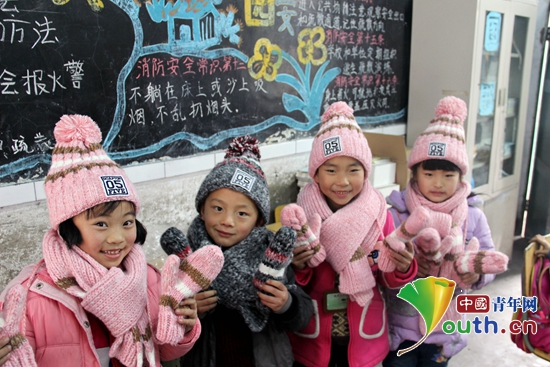 南京工大研支团献爱心温暖贫困生上学路