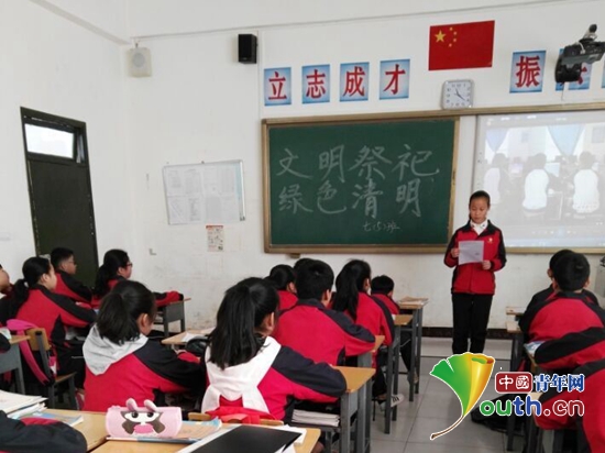 团:文明祭英烈 缅怀寄哀思_大学生志愿服务西