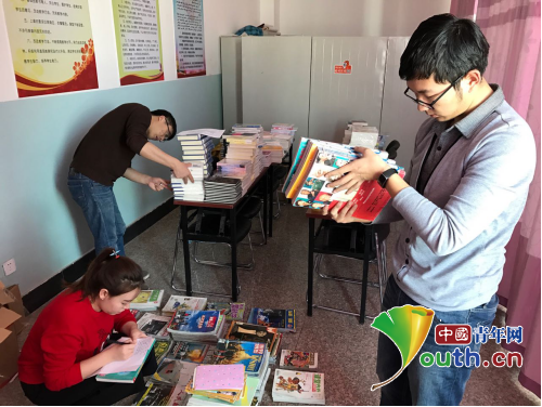 东北大学研支团捐赠图书助力教育精准扶贫