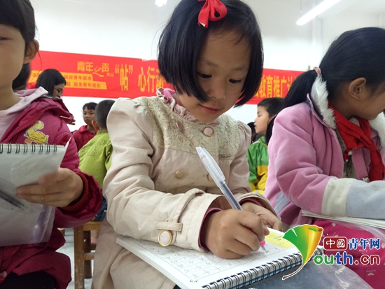 广西凤山县志愿者帖心助力山区教育发展