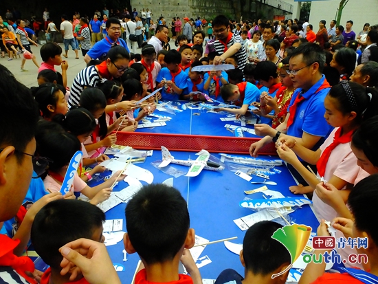 南航为犍为县支教点授牌 鼓励孩子放飞梦想