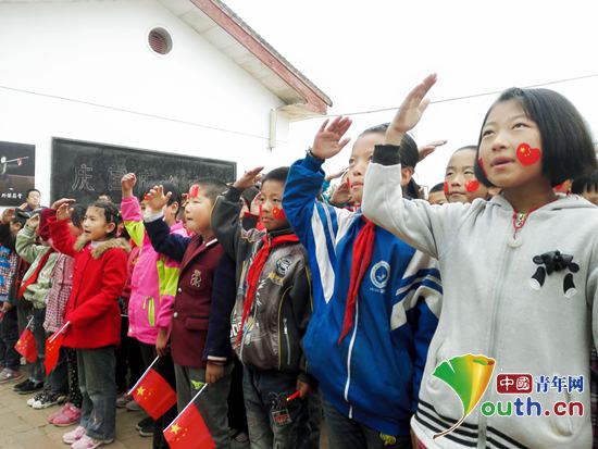 上海大学研支团开展爱国教育活动喜迎十九大