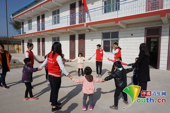 西安外国语研支团服务吴堡县村小助力脱贫攻坚