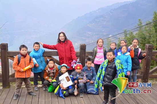志愿故事:我和大山里的冰花孩子们去爬山