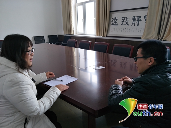 ��Ȫ����ί�߷������ƻ�־Ը�ߵķ���λ��ͼΪ����ί���ͬ־����Ԯ��λ�����˽��н�̸����Ȫ����ί ��ͼ