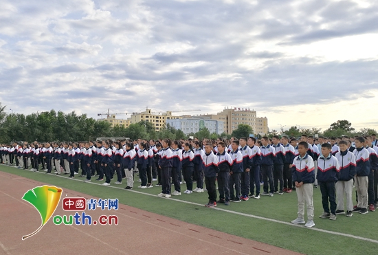 东北农业大学研支团新疆队在福海县初级中学举办了中国人民抗日战争