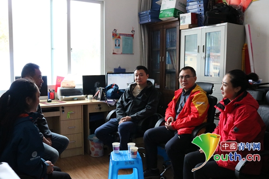 团四川省委社会联络部副部长袁江等到若尔盖县调研西部计划志愿者工作。