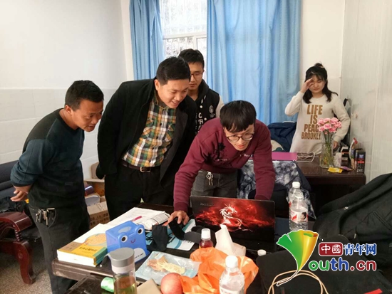ͼΪͬ�ô�ѧ��֧�ų�Ա���պ�Ϊ�����ظ��س������չʾ�Լ�������У԰��άЧ��ͼ��