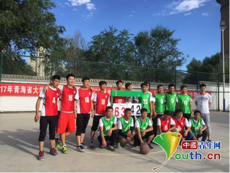 研支团成员在青海省团校培训期间参加篮球赛