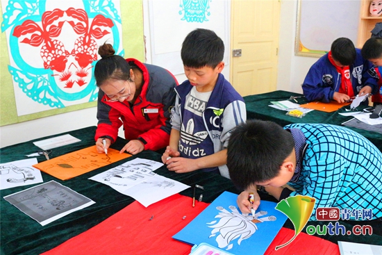 江西师范大学研究生支教团心馨留守项目“四点半课堂”在望谟县第四小学开课。