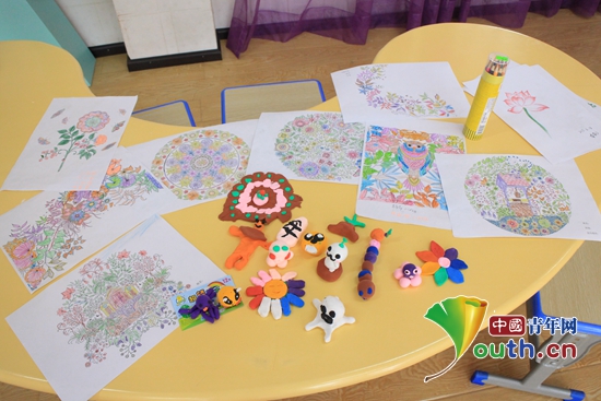 天津工大研支团开展手工绘画助儿童过幸福童年