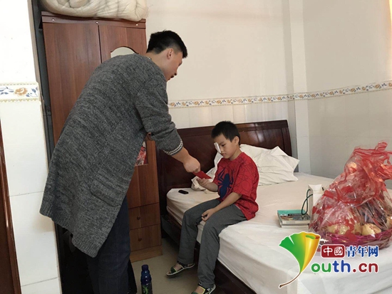 公安大学开展歌舞赛募善款关爱广西革命老区