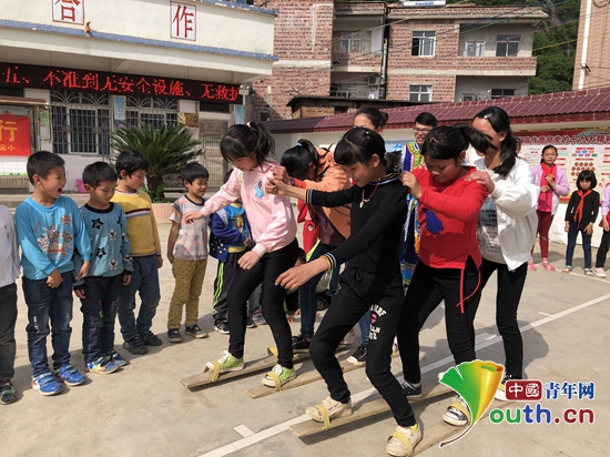 桂林理工大学研支团:游园会上演壮乡民族情