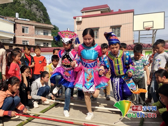 桂林理工大学研支团:游园会上演壮乡民族情