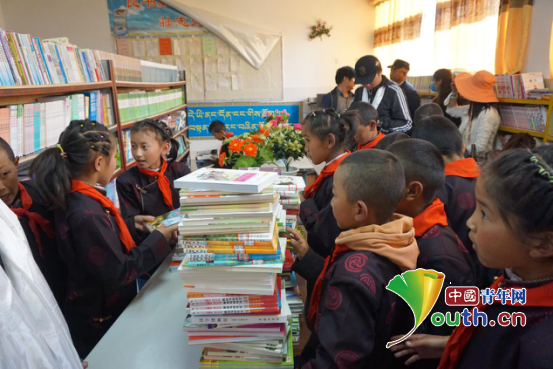 中南民族大学研支团在西藏建立第六个高原书屋