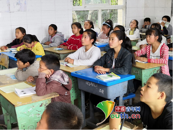 认真听讲的孩子们。南京理工大学研支团 供图 认真听讲的孩子们。南京理工大学研支团 供图