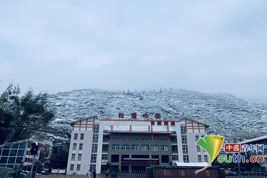 图为松潘中学的雪景图.刘岩 供图