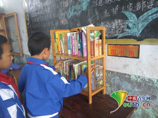 ѧ���ǿ���ʱ����ͼ�����ѡͼ�顣�³� ��