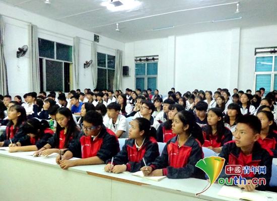 ���⾭��ó�״�ѧ��֧�����Ϸ��ų�Ա֣������չ�ſ���ѵ��ͼΪ���Ż������������������ʼǡ� ֣���� ��ͼ