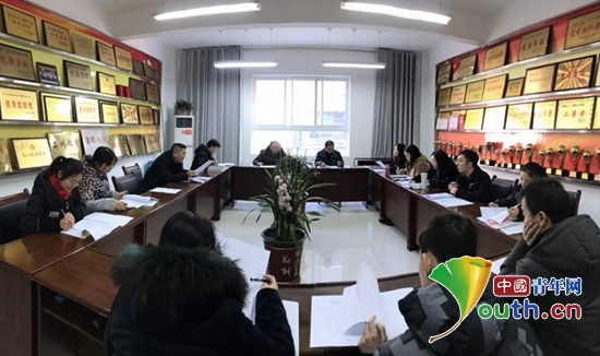 岚皋县城关中学举办学生会机构建立结合会。图为结合会现场。西安异邦语大学研支团 供图