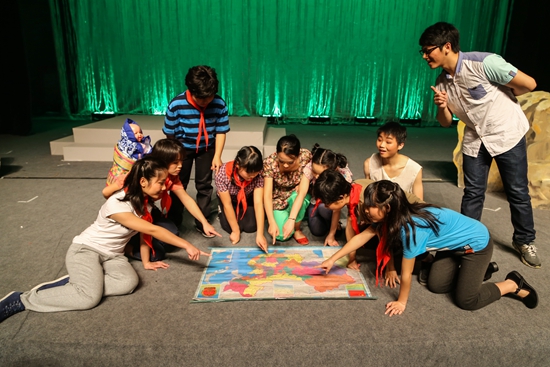 ͼΪ���滰�硶ǣ�ҡ����ա����� ��ͼ